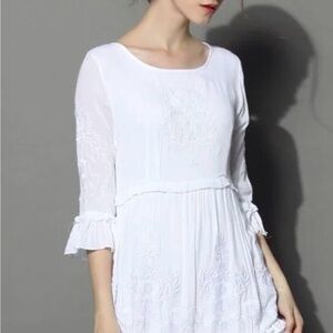 Chicwish GRACE VINES EMBROIDERED MAXI DRESS IN WHITE